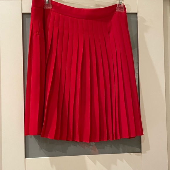 Loft red pleated skirt - Picture 2 of 6